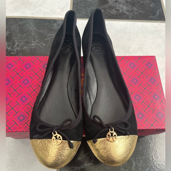 NIB 100% AUTH Tory Burch Chelsea Black Suede Ballet Flats Sz 8 - Picture 1 of 8